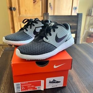 Nike Boys Size 2Y Golf Sneaker